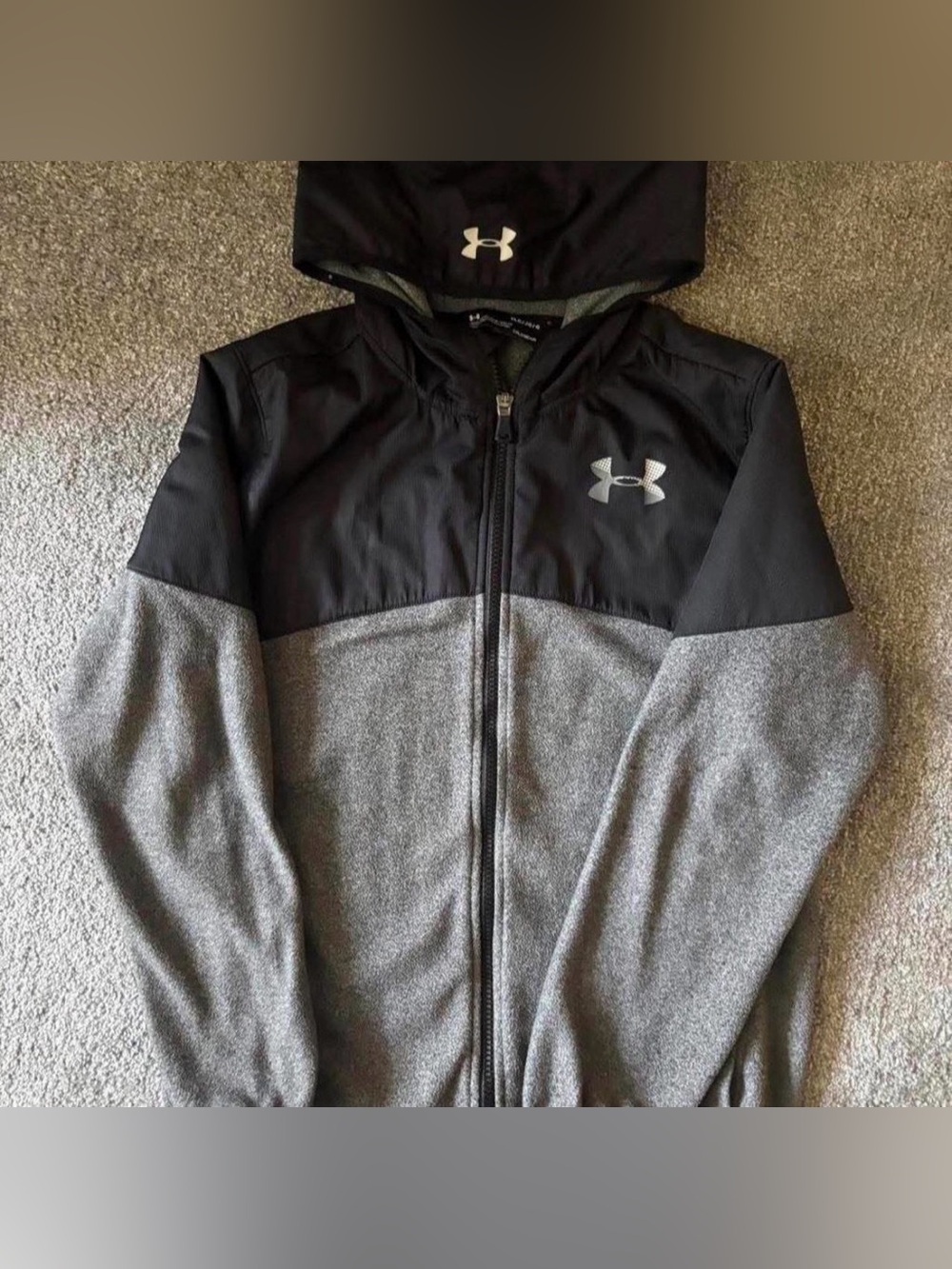 Under Armour Gray & Black Full-Zip Performance Hoodie Jacket

Youth Large